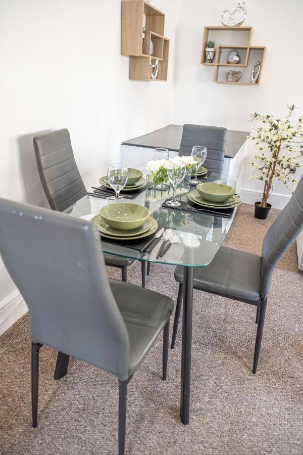 Cozy 1-Bedroom Apartment In The Heart Of Barnsley Town Centre Экстерьер фото