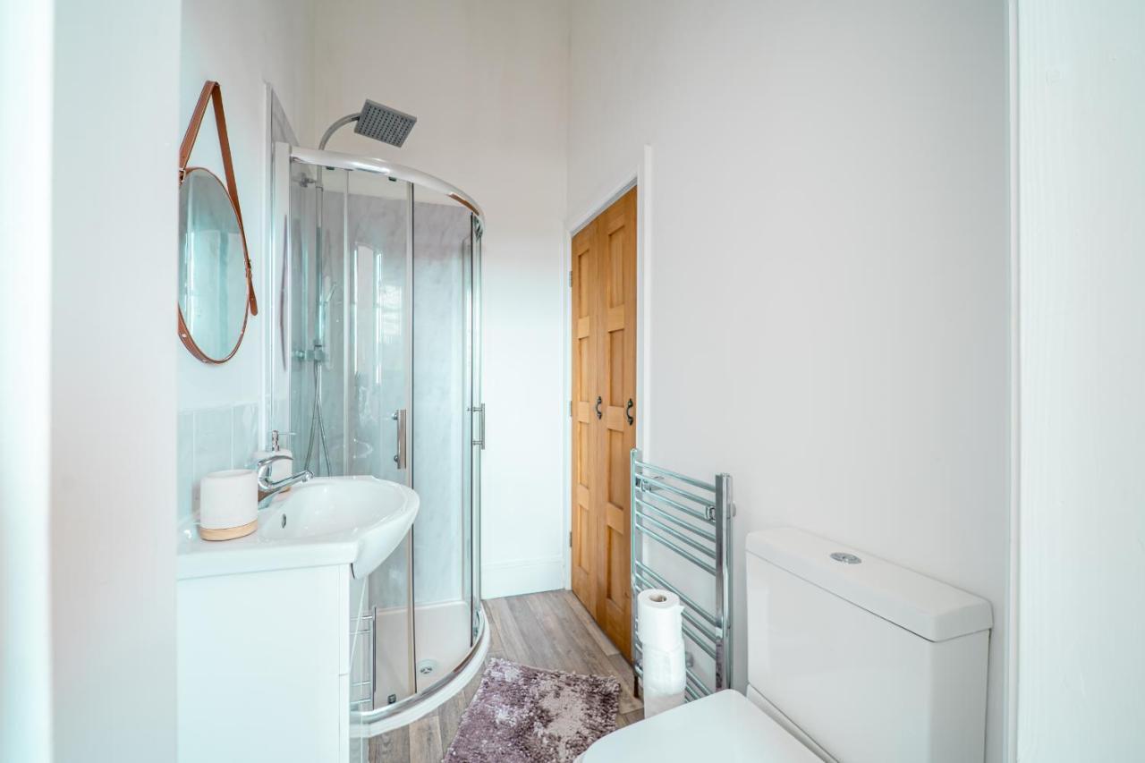 Cozy 1-Bedroom Apartment In The Heart Of Barnsley Town Centre Экстерьер фото