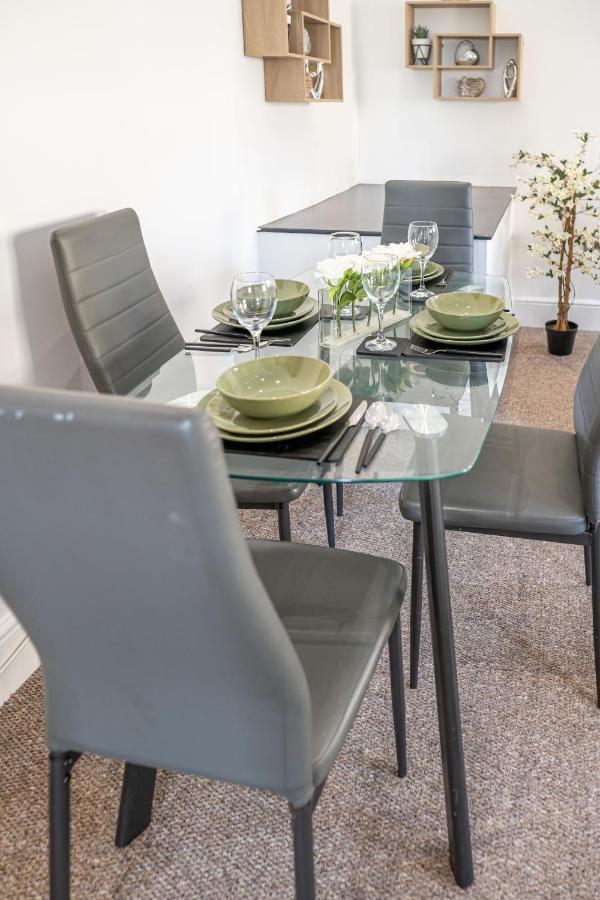 Cozy 1-Bedroom Apartment In The Heart Of Barnsley Town Centre Экстерьер фото