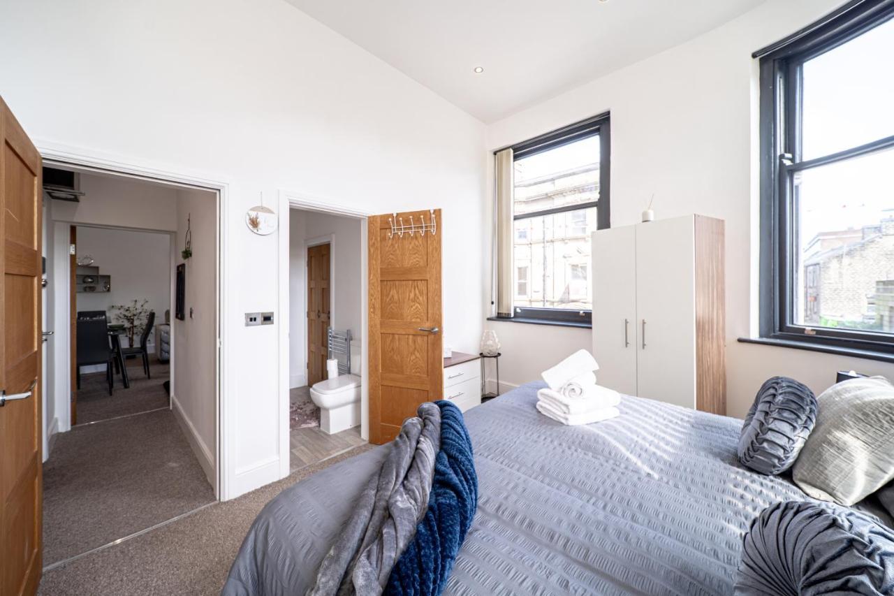 Cozy 1-Bedroom Apartment In The Heart Of Barnsley Town Centre Экстерьер фото